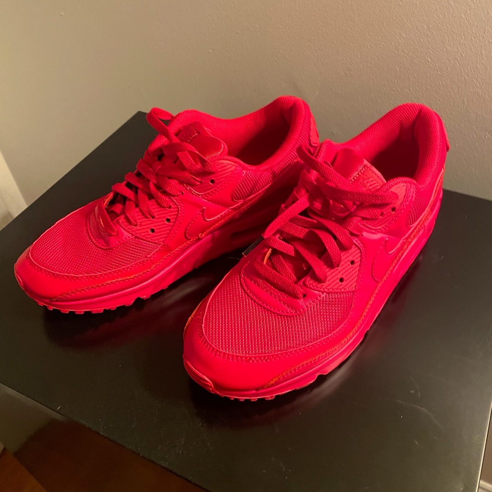 BRAND NWOT NIKE AIR MAX 90 TRIPLE RED